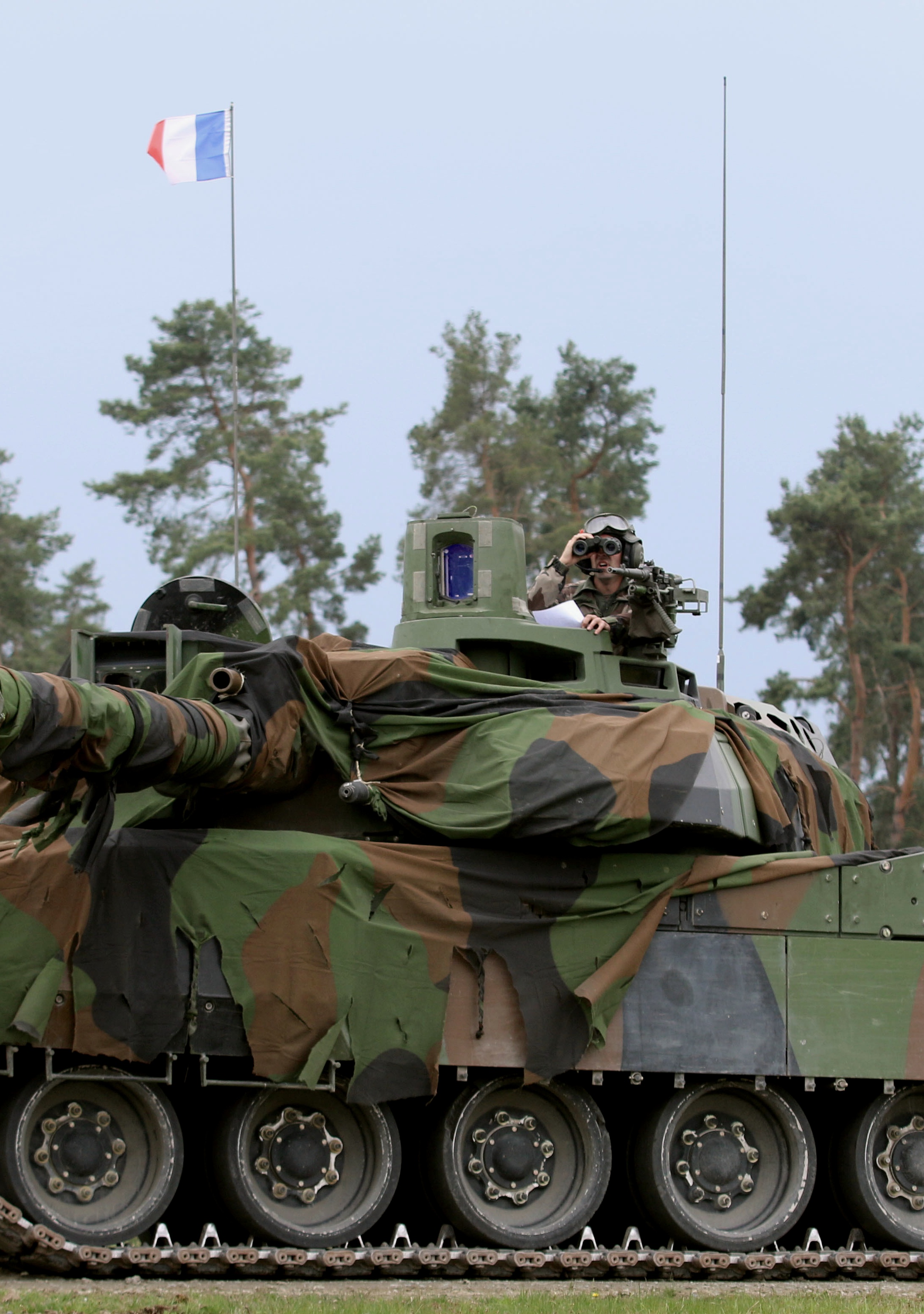 French Leclerc main battle tank, 55 tons on oleo-pneumatic suspension